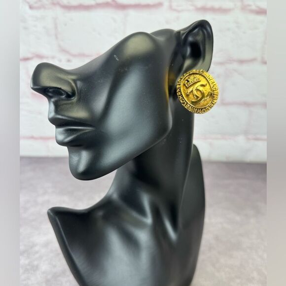 Chanel Vintage 1980s CC Crown Logo Ornate Oval Goldtone Clip-on Earrings - Picture 1 of 7